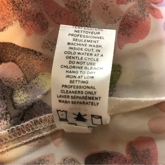 2 for $20. Reitmans Floral V-Neck Blouse Medium - Picture 6 of 9